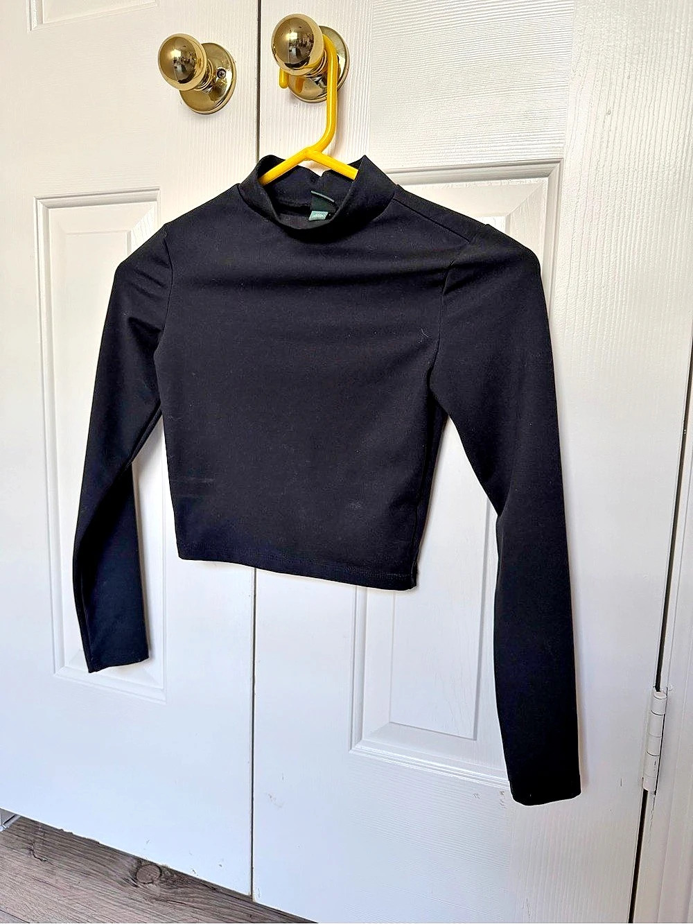 Black Long Sleeve Crop Top Size XXS Like New
